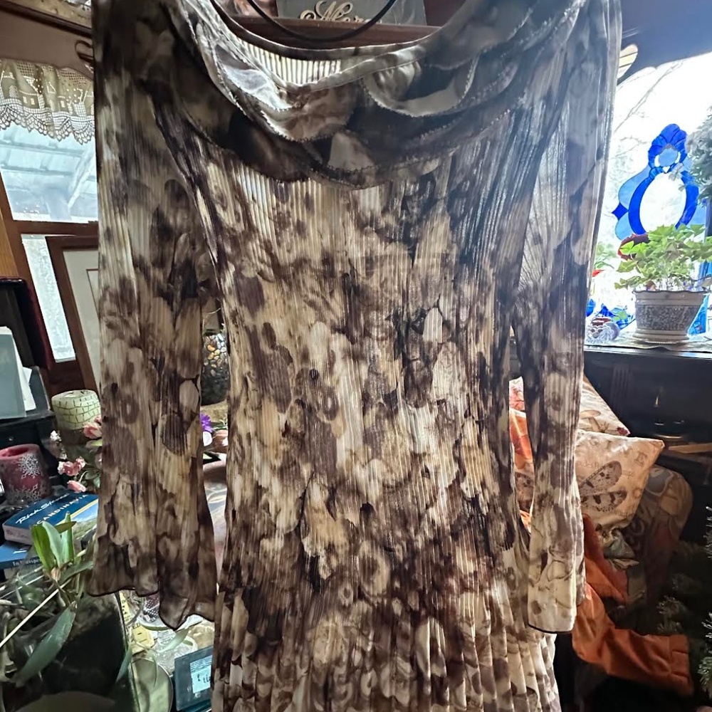 Dress Barn pretty FEM blouse